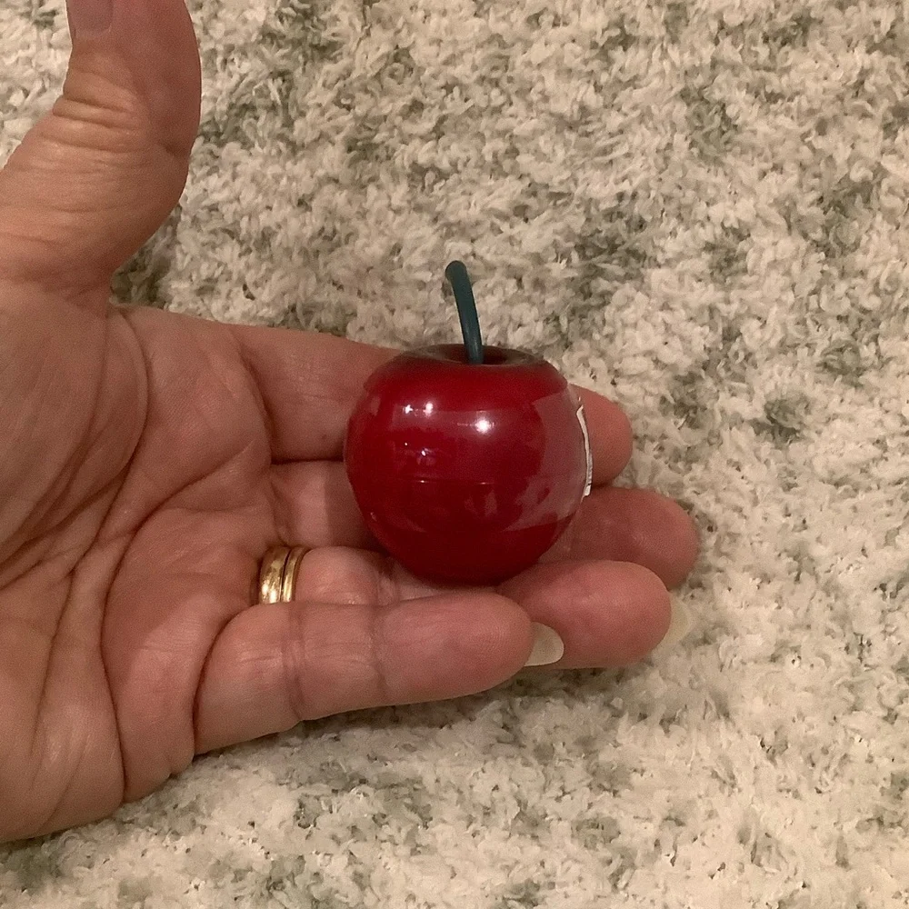 Red Cherry Lip Gloss NWT Beauty Treats cruelty Free 1.5” x 1.5” - Picture 12 of 14